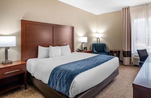 Junction City Hotel | Comfort Inn & Suites Junction City - near Fort Riley