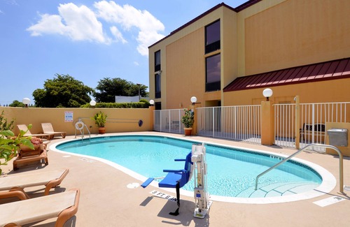 Lantana Hotel | Comfort Inn & Suites Lantana - West Palm Beach South
