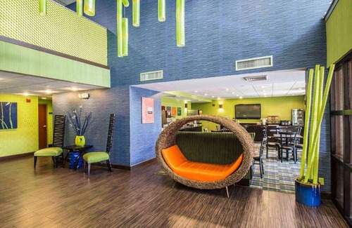 Lantana Hotel | Comfort Inn & Suites Lantana - West Palm Beach South