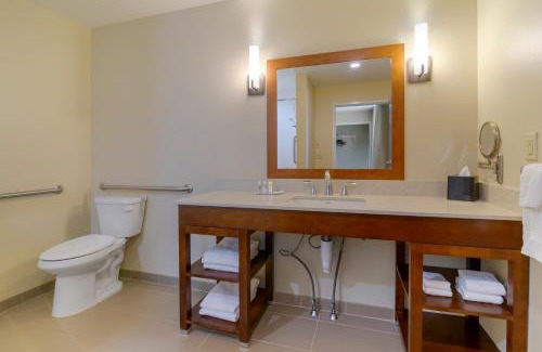 Mandan Hotel | Comfort Inn & Suites Mandan - Bismarck