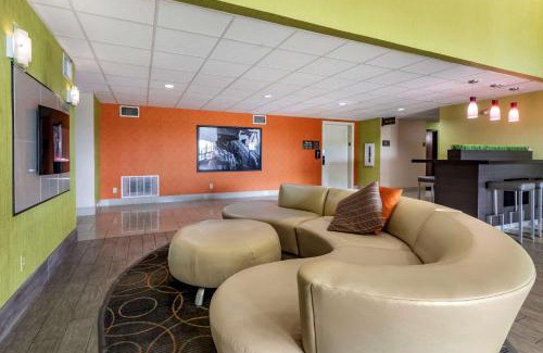 South Arlington Hotel | Comfort Inn & Suites Mansfield