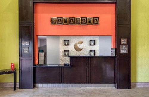South Arlington Hotel | Comfort Inn & Suites Mansfield