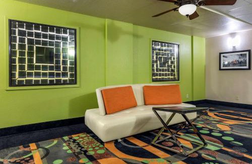 South Arlington Hotel | Comfort Inn & Suites Mansfield