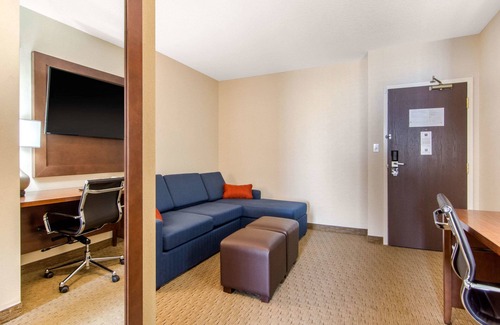 Medicine Hat Hotel | Comfort Inn & Suites Medicine Hat