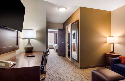 Medicine Hat Hotel | Comfort Inn & Suites Medicine Hat