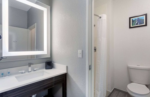 Ellendale Hotel | Comfort Inn & Suites Memphis East