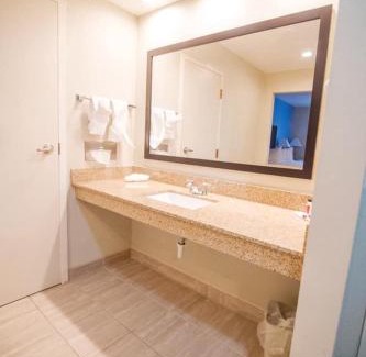 Mundelein Hotel | Comfort Inn & Suites Mundelein-Vernon Hills