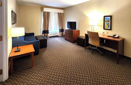 Pocono Summit Hotel | Comfort Inn & Suites Near Pocono Mountains