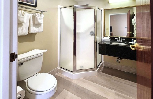 Pocono Summit Hotel | Comfort Inn & Suites Near Pocono Mountains