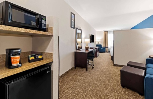 Corinth Hotel | Comfort Inn & Suites Near Lake Lewisville