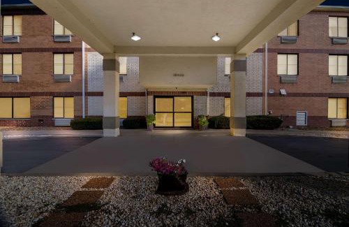 Tinley Park Hotel | Comfort Inn & Suites near Tinley Park Amphitheater