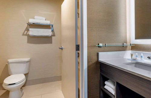 Dallas Hotel | Comfort Inn & Suites North Dallas - Addison