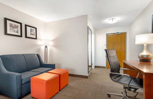 Greenfield Hotel | Comfort Inn & Suites North Greenfield