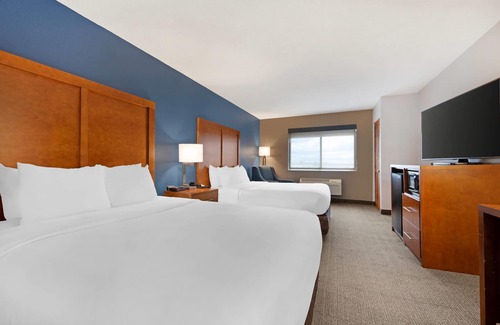 Greenfield Hotel | Comfort Inn & Suites North Greenfield