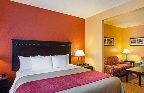 Thornhill Hotel | Comfort Inn & Suites Orange - Montpelier