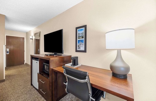 Pueblo Hotel | Comfort Inn & Suites Pueblo