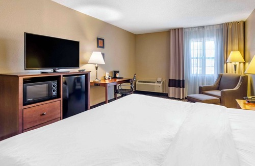 Raphine Hotel | Comfort Inn & Suites Raphine - Lexington near I-81 and I-64
