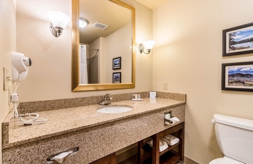 Glenwood Springs Hotel | Comfort Inn & Suites Rifle