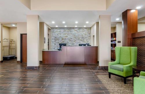 Salina Hotel | Comfort Inn & Suites Salina North