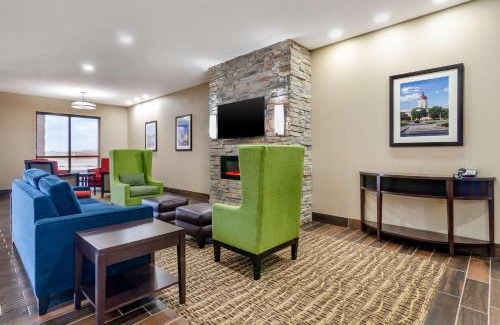 Salina Hotel | Comfort Inn & Suites Salina North