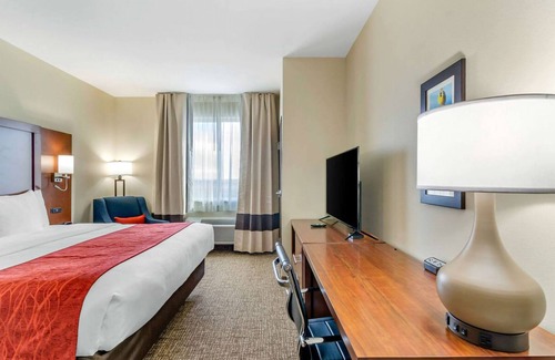 Salina Hotel | Comfort Inn & Suites Salina North