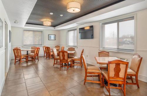 Gananoque Hotel | Comfort Inn & Suites Thousand Islands Harbour District