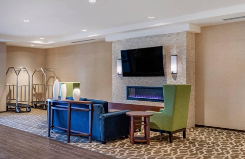 Drayton Plains Hotel | Comfort Inn & Suites