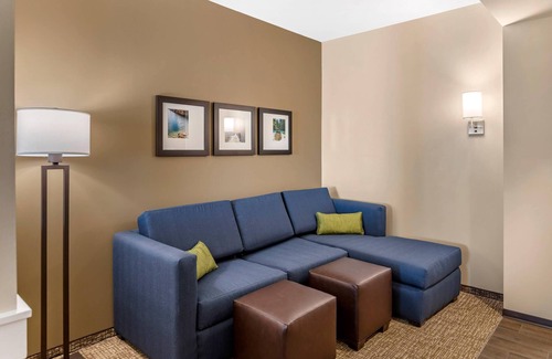Drayton Plains Hotel | Comfort Inn & Suites