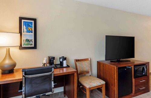 Dover Hotel | Comfort Inn & Suites