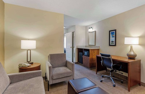 Dover Hotel | Comfort Inn & Suites