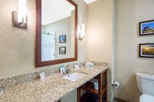 Edgewood Hotel | Comfort Inn & Suites
