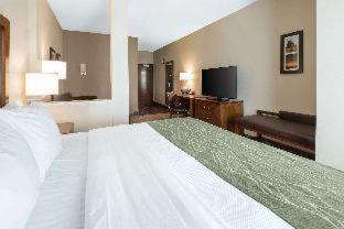 Edgewood Hotel | Comfort Inn & Suites