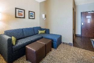 Edgewood Hotel | Comfort Inn & Suites