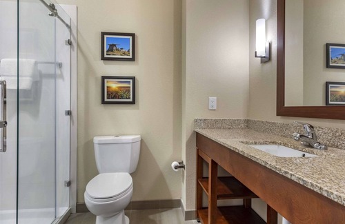 Edgewood Hotel | Comfort Inn & Suites