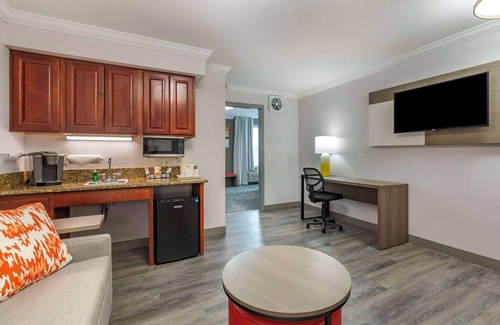 Hadley Hotel | Comfort Inn & Suites