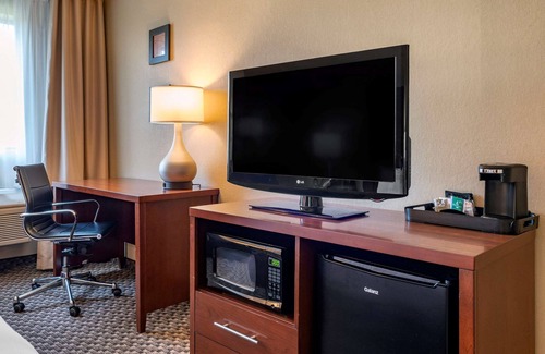 Napoleon Hotel | Comfort Inn & Suites