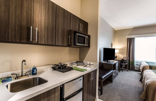 Ira Hotel | Comfort Inn & Suites