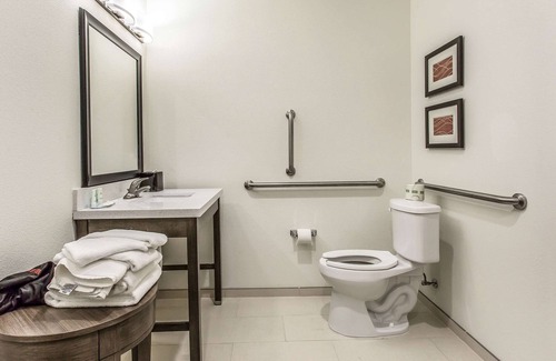 Ira Hotel | Comfort Inn & Suites
