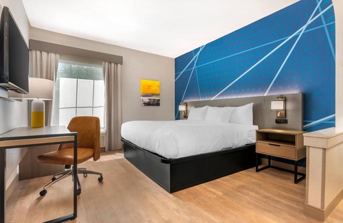 The Gate Hotel | Comfort Inn & Suites