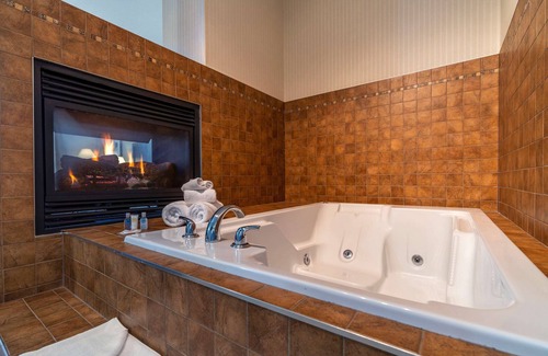 Fleetwood Hotel | Comfort Inn Surrey Hotel