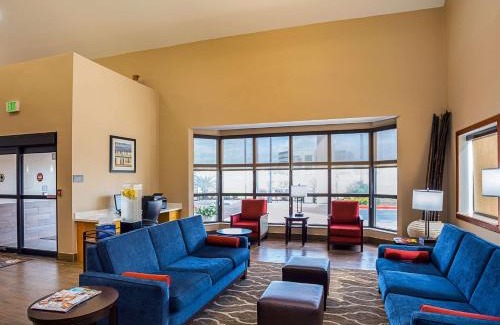 Highlands - Perkins Hotel | Comfort Inn University Area