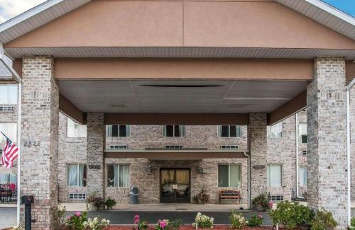 Whitehall Hotel | Comfort Inn Whitehall near Michigan's Adventure
