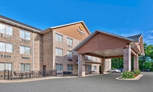 Whitehall Hotel | Comfort Inn Whitehall near Michigan's Adventure