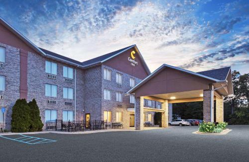 Whitehall Hotel | Comfort Inn Whitehall near Michigan's Adventure