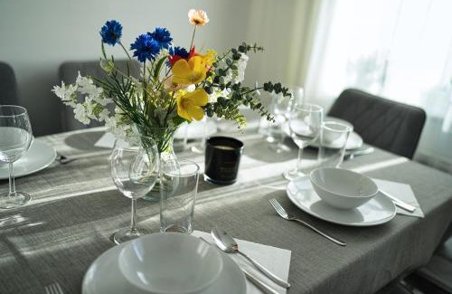 Market Harborough Apartment | Comfort Lettings - 4 bedroom, 8 Beds & 2 Free Parking, Garden, Family Friendly