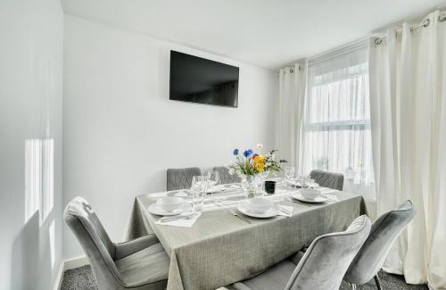 Market Harborough Apartment | Comfort Lettings - 4 bedroom, 8 Beds & 2 Free Parking, Garden, Family Friendly