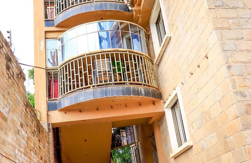 Muthaiga Apartment | comfort live in, 15 minute drive from town, proximity to Nairobi national park.
