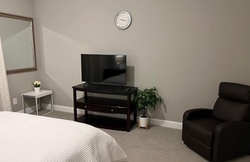 Cumming House | Comfort Living-Parking @Cumming