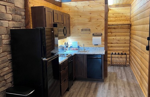 Sabetha Apartment | Comfort Loft Cabin with Kitchen!
