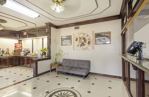 Three Rivers House | Comfort Meets Affordability! 2 Comfortable Units, Parking, Near Tip's Park!